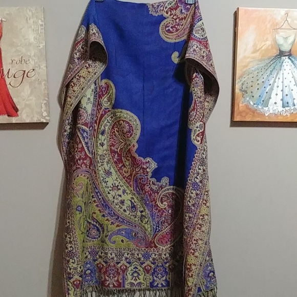 Beautiful scarf - Picture 3 of 4